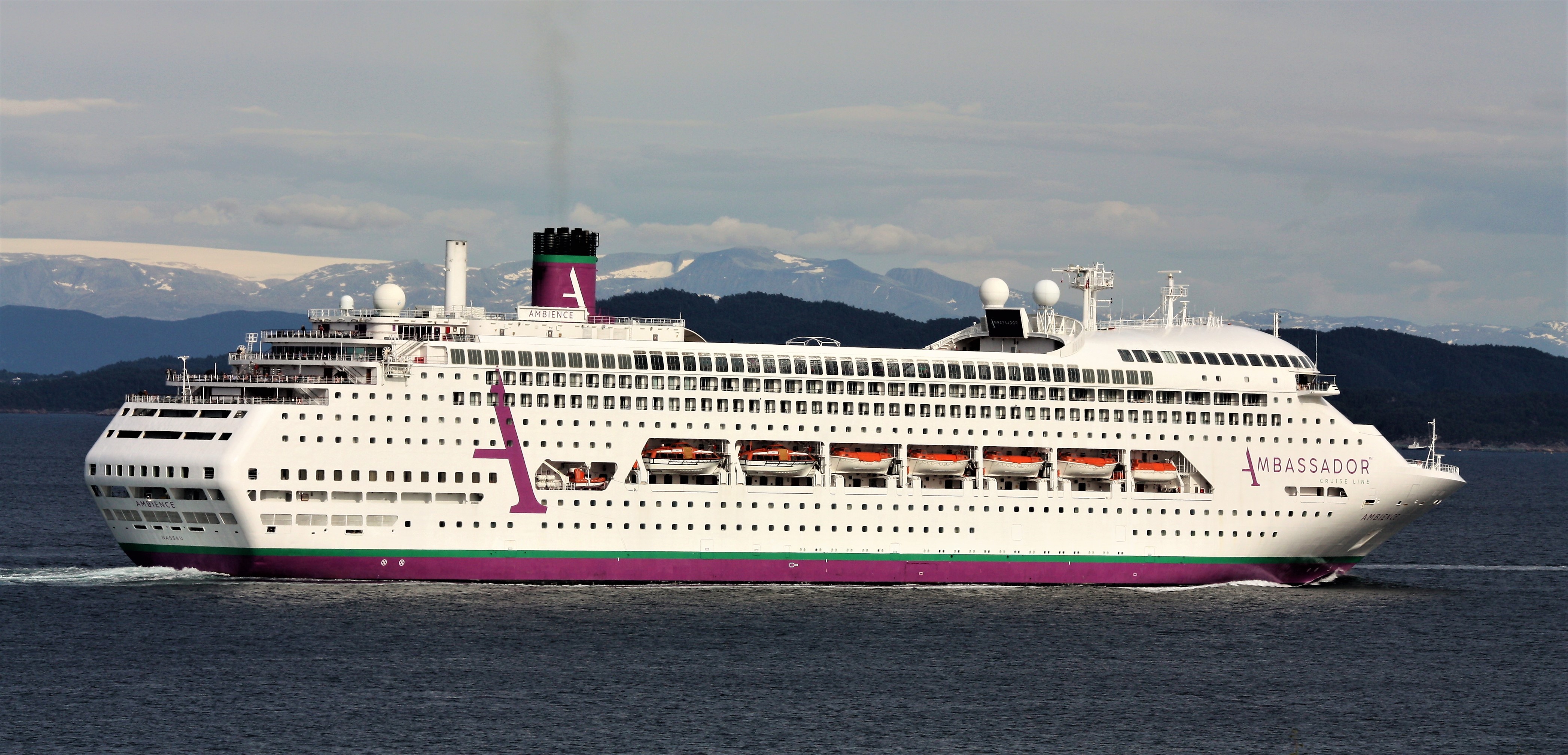 Thames Departure: AMBIENCE