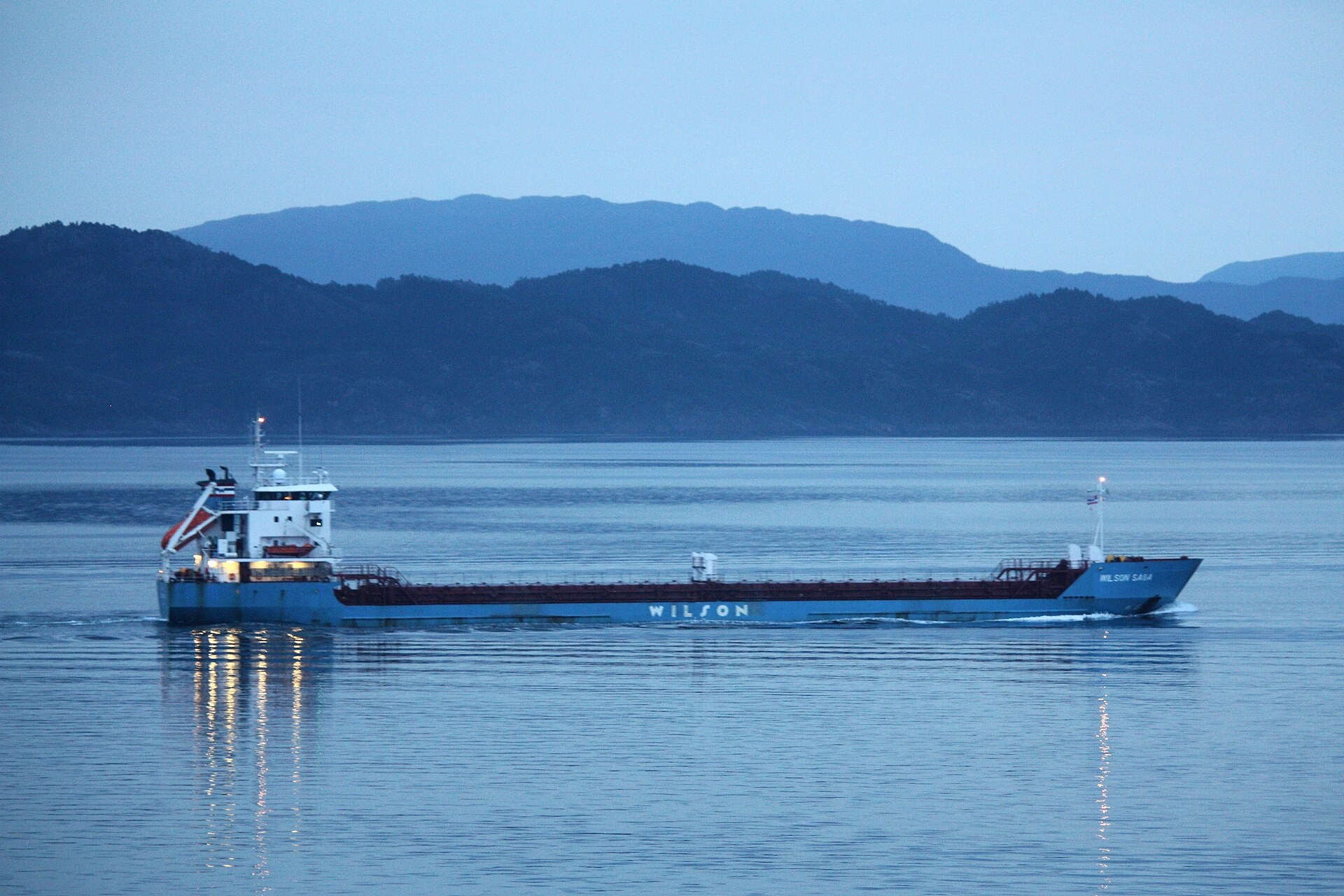  Irish Sea - WILSON SAGA          transiting North Channel Belfast
