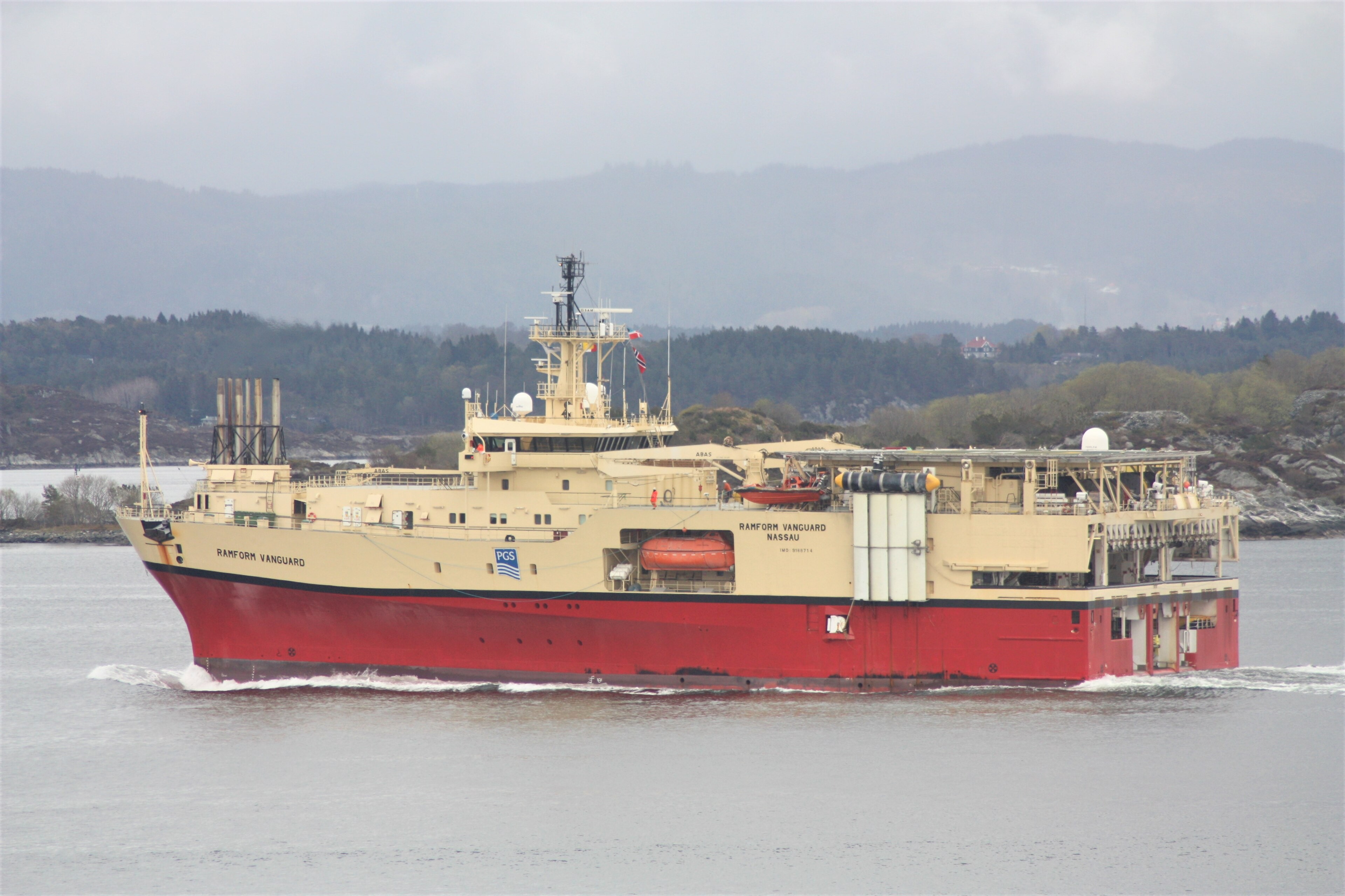  Irish Sea - RAMFORM VANGUARD     transiting St Georges Channel