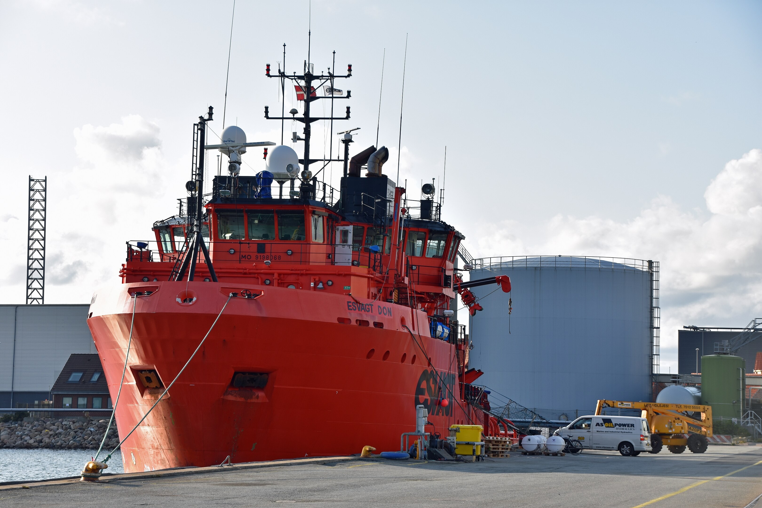  Irish Sea - ESVAGT DON transiting Irish Sea West of Man