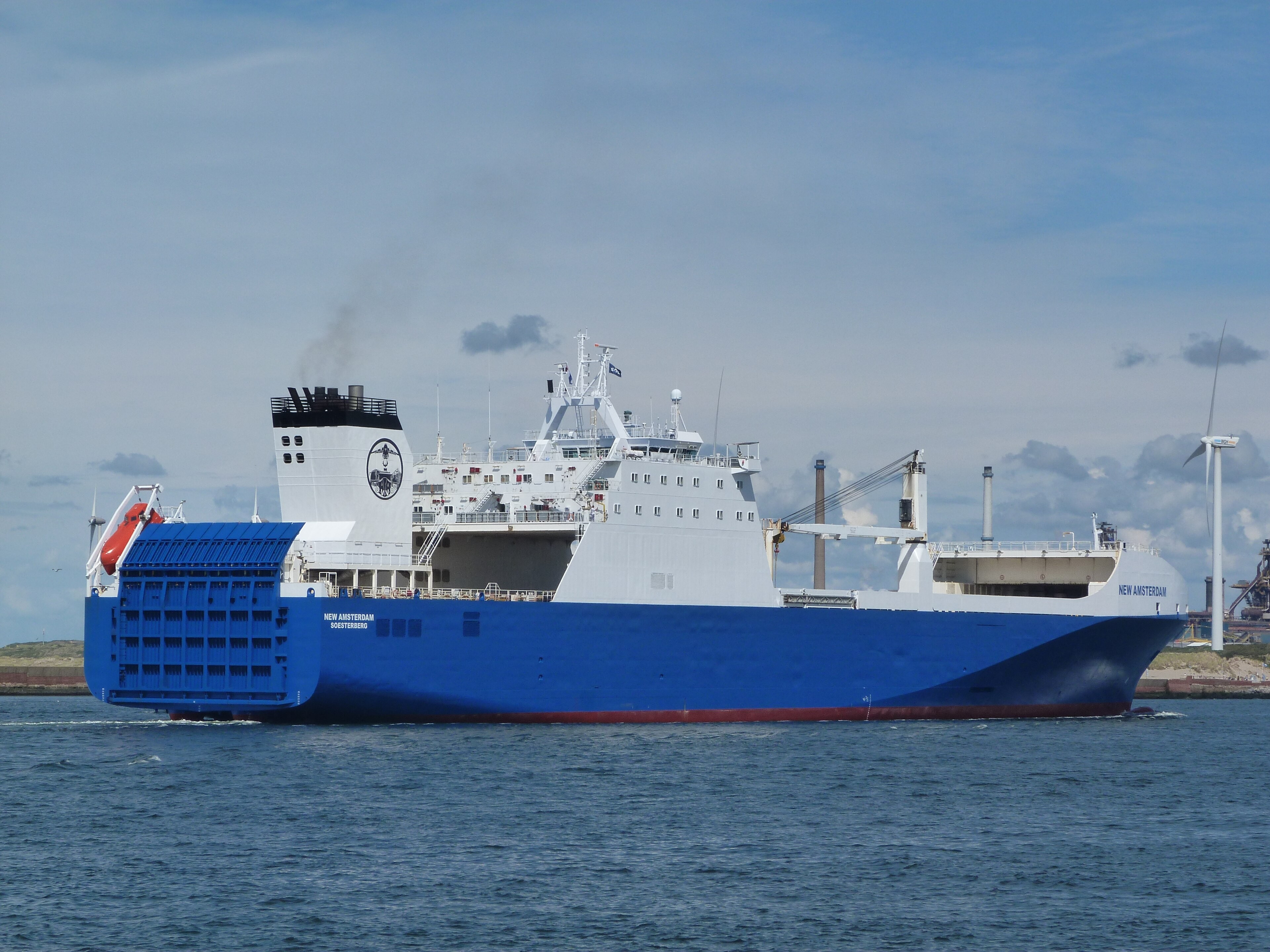 Transit: NEW AMSTERDAM entering English South Coast at The Dover Strait