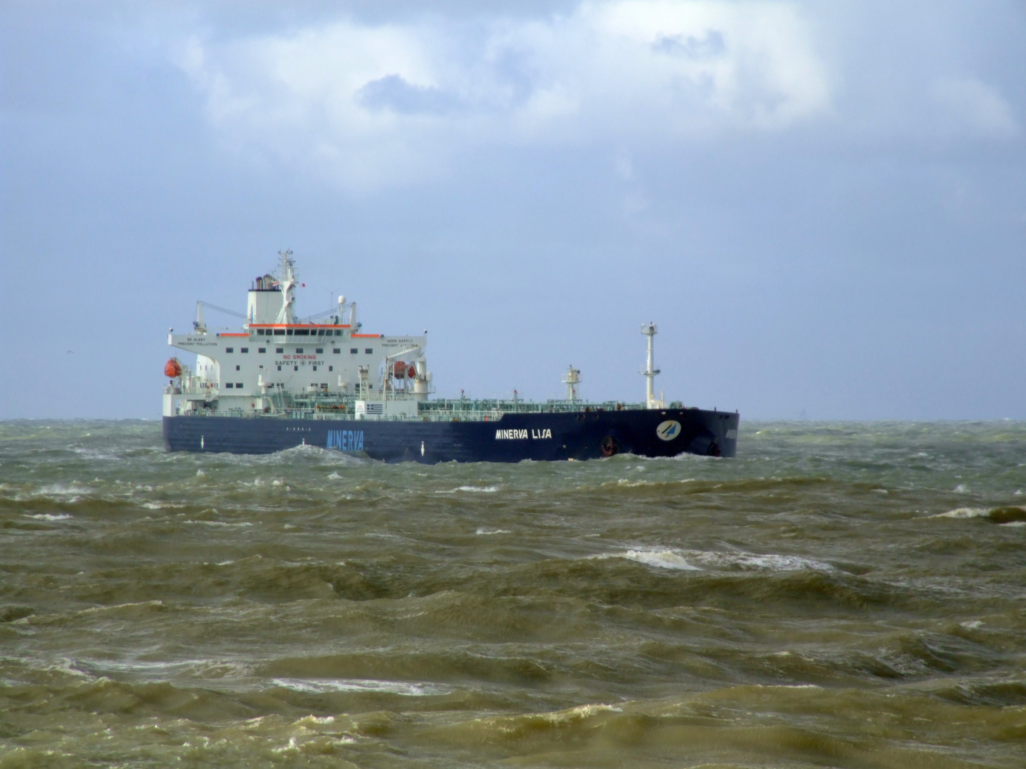 Transit: LUNA PELAGOS         entering English South Coast at The Dover Strait