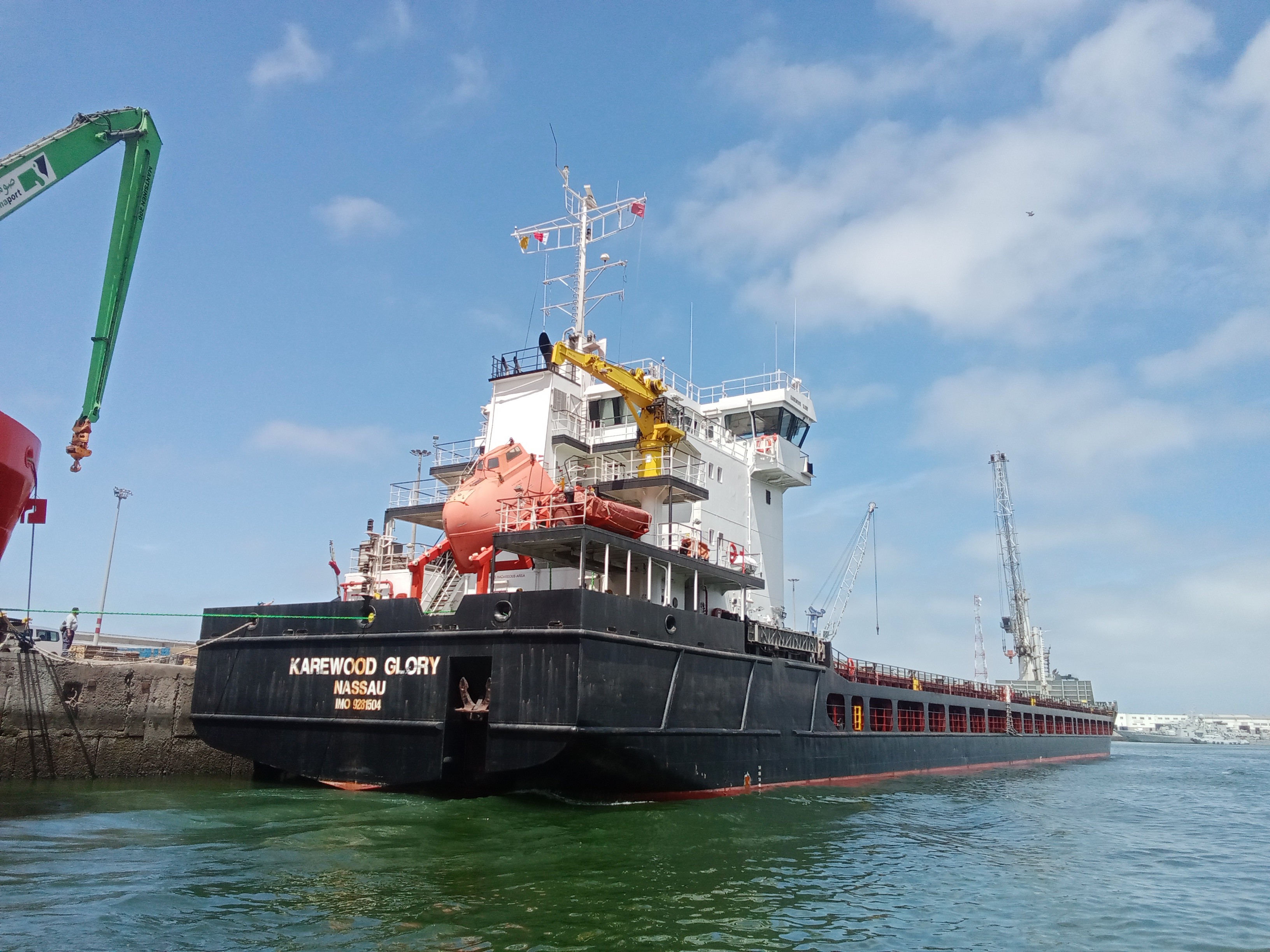 Transit: KAREWOOD GLORY       entering English South Coast at The Dover Strait