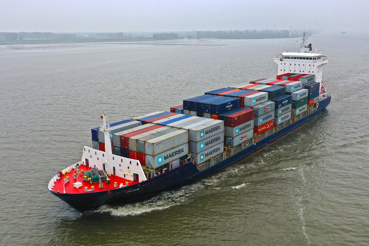 Transit: SEASPAN OCEANIA      entering English South Coast at The Dover Strait