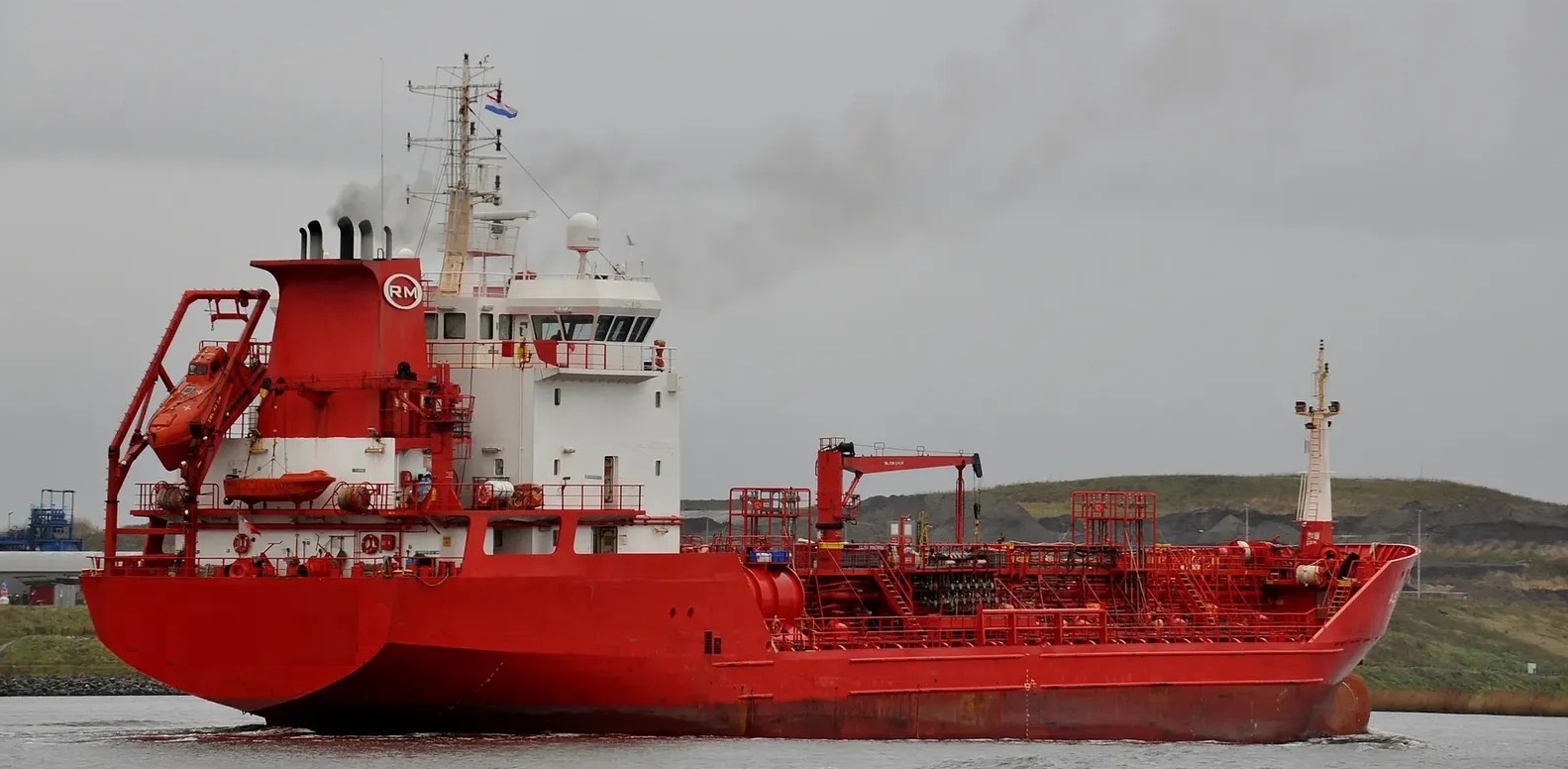 Transit: RLO TRADER           entering English South Coast at The Dover Strait