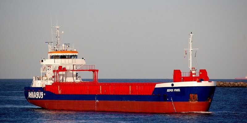  Irish Sea - EEMS FIVEL transiting Irish Sea off Wales