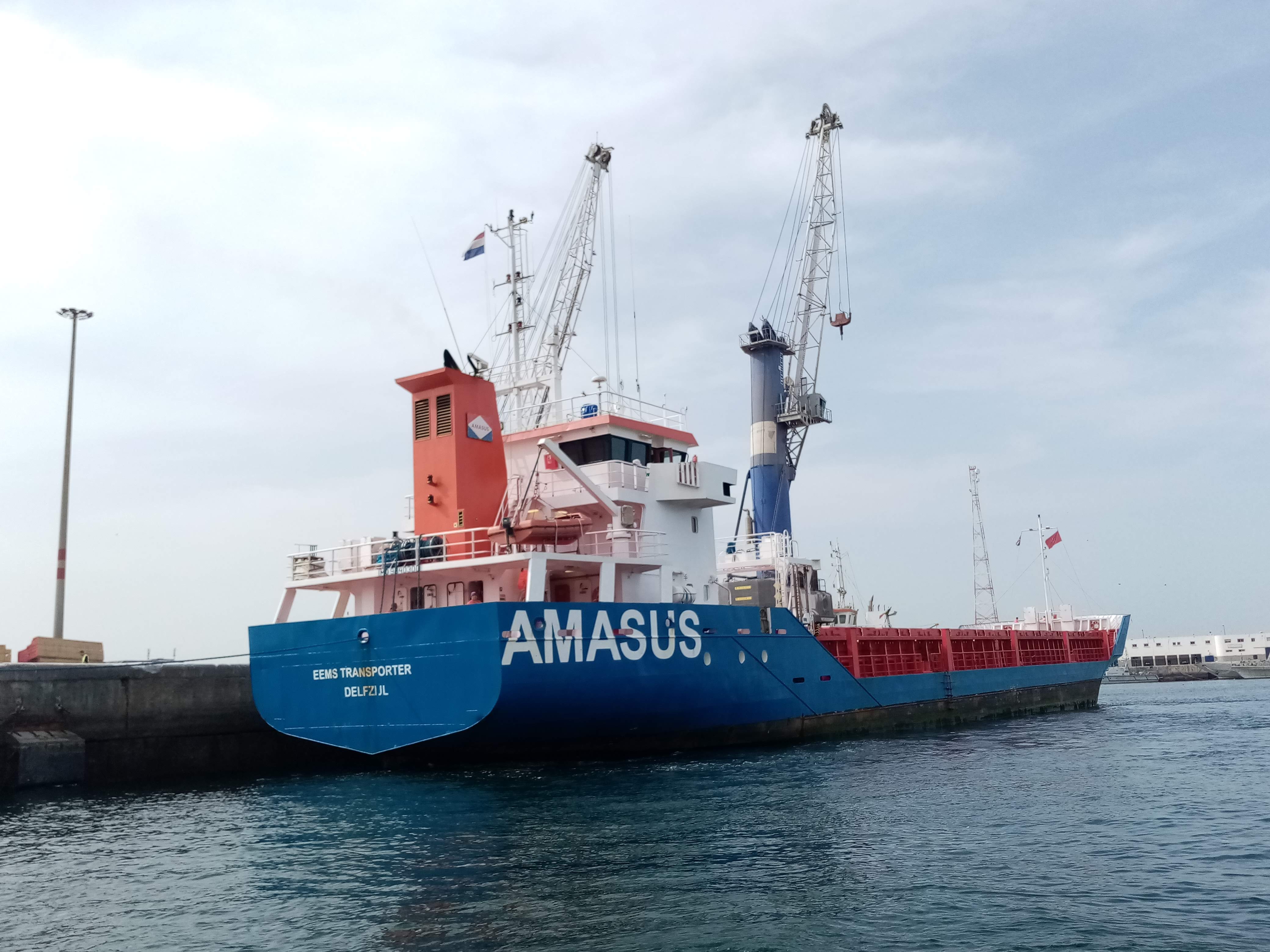 Transit: EEMS TRANSPORTER entering English South Coast at The Dover Strait