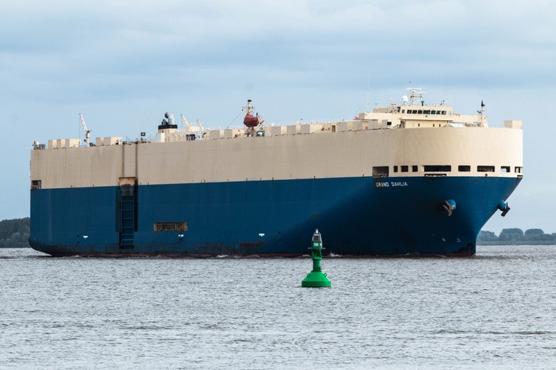 Transit: GRAND DAHLIA         entering English South Coast at The Dover Strait