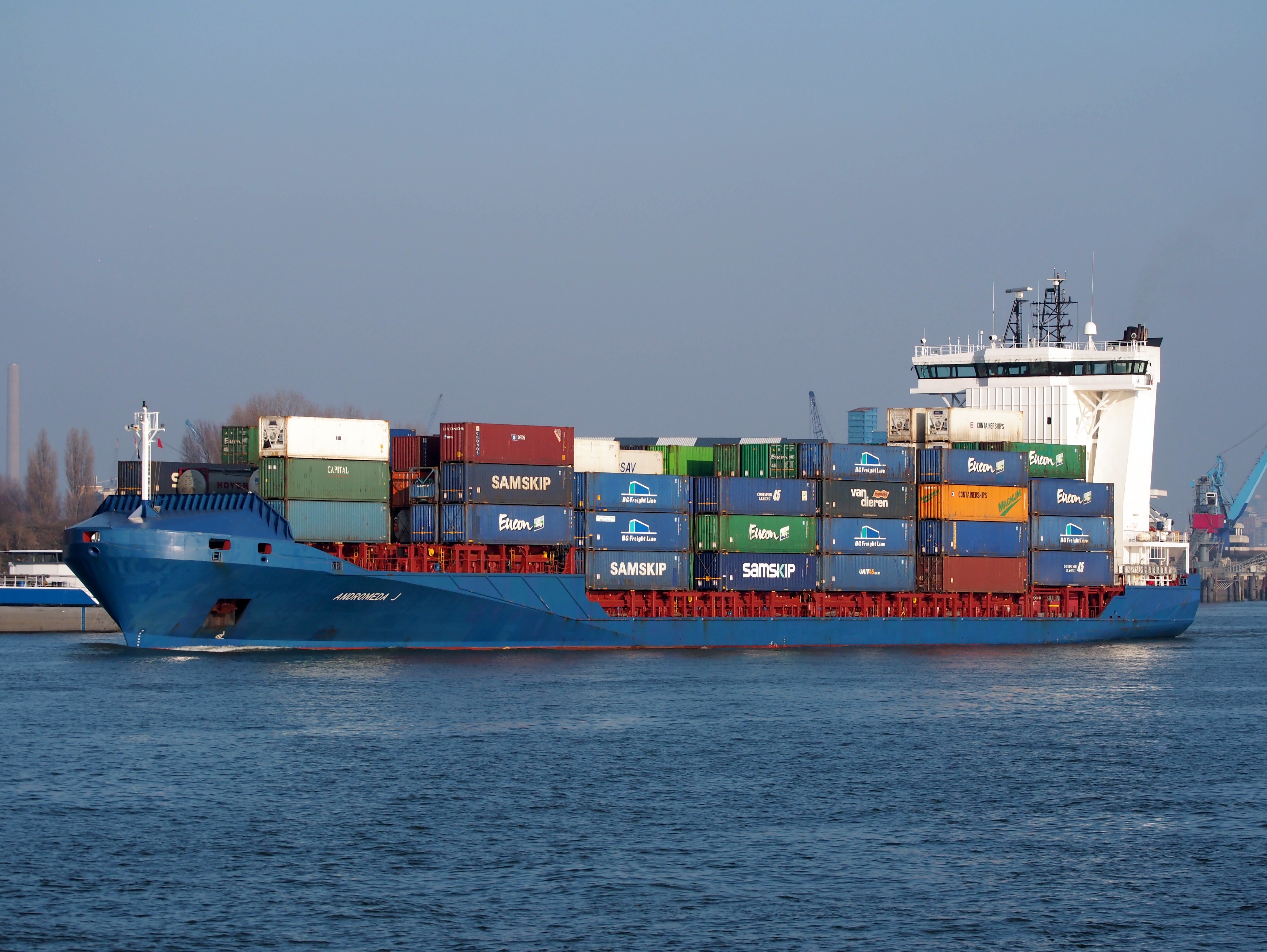 Transit: ANDROMEDA J entering English South Coast at The Dover Strait