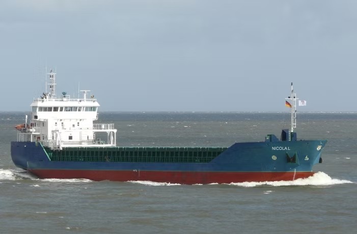 Transit: NICOLA L entering English South Coast at The Dover Strait