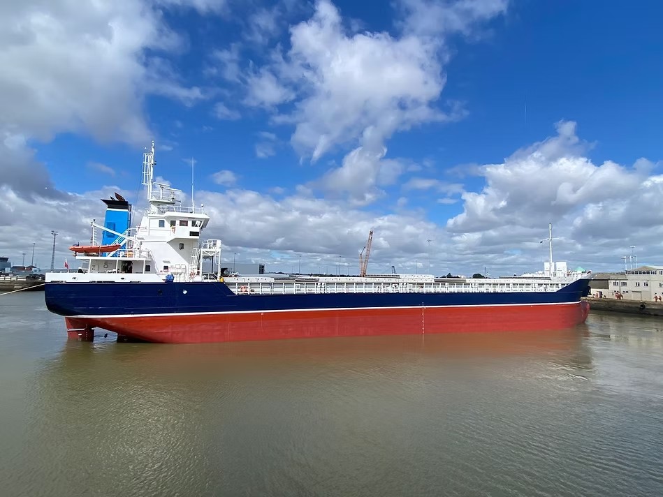  Irish Sea - CELEBRITY            transiting North Channel Belfast