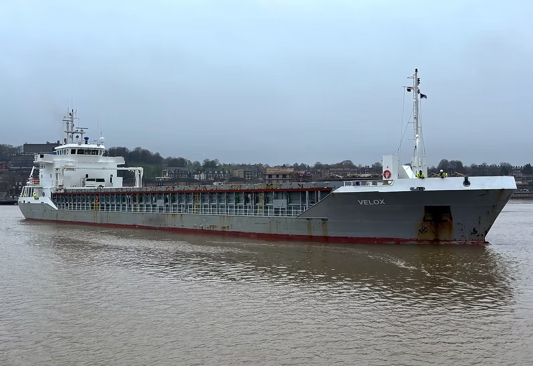  Irish Sea - VELOX transiting Irish Sea West of Man