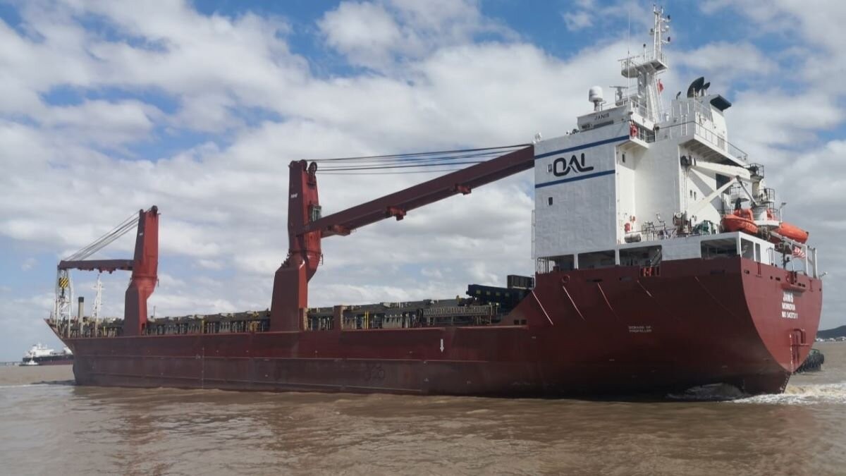 Humber Departure: OCEAN7 ALGORA       