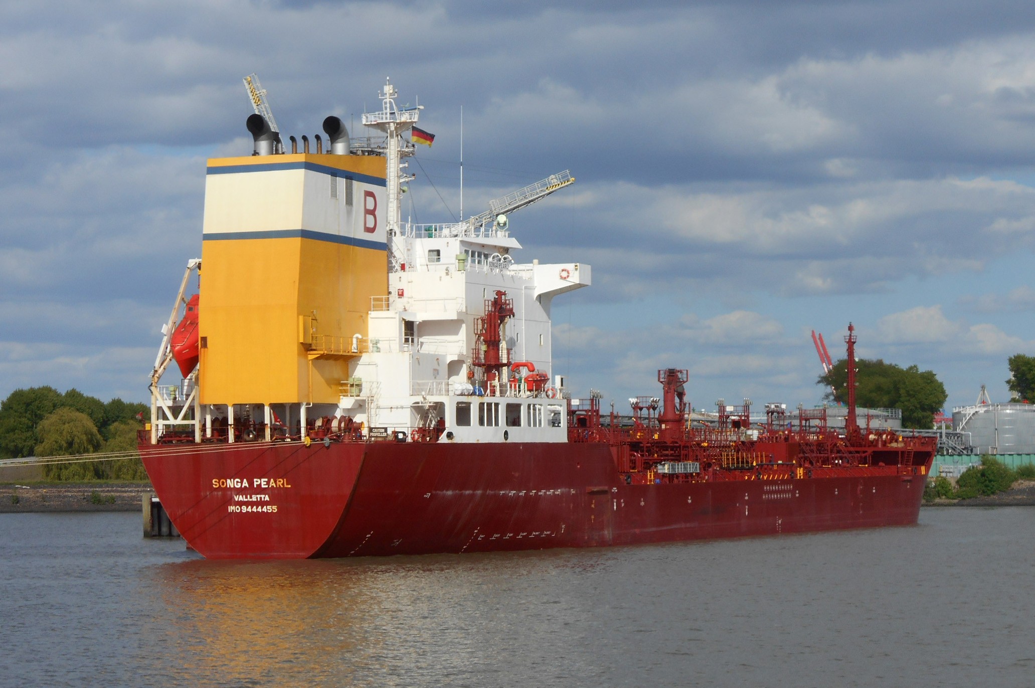 Transit: SONGA PEARL          entering English South Coast at The Dover Strait