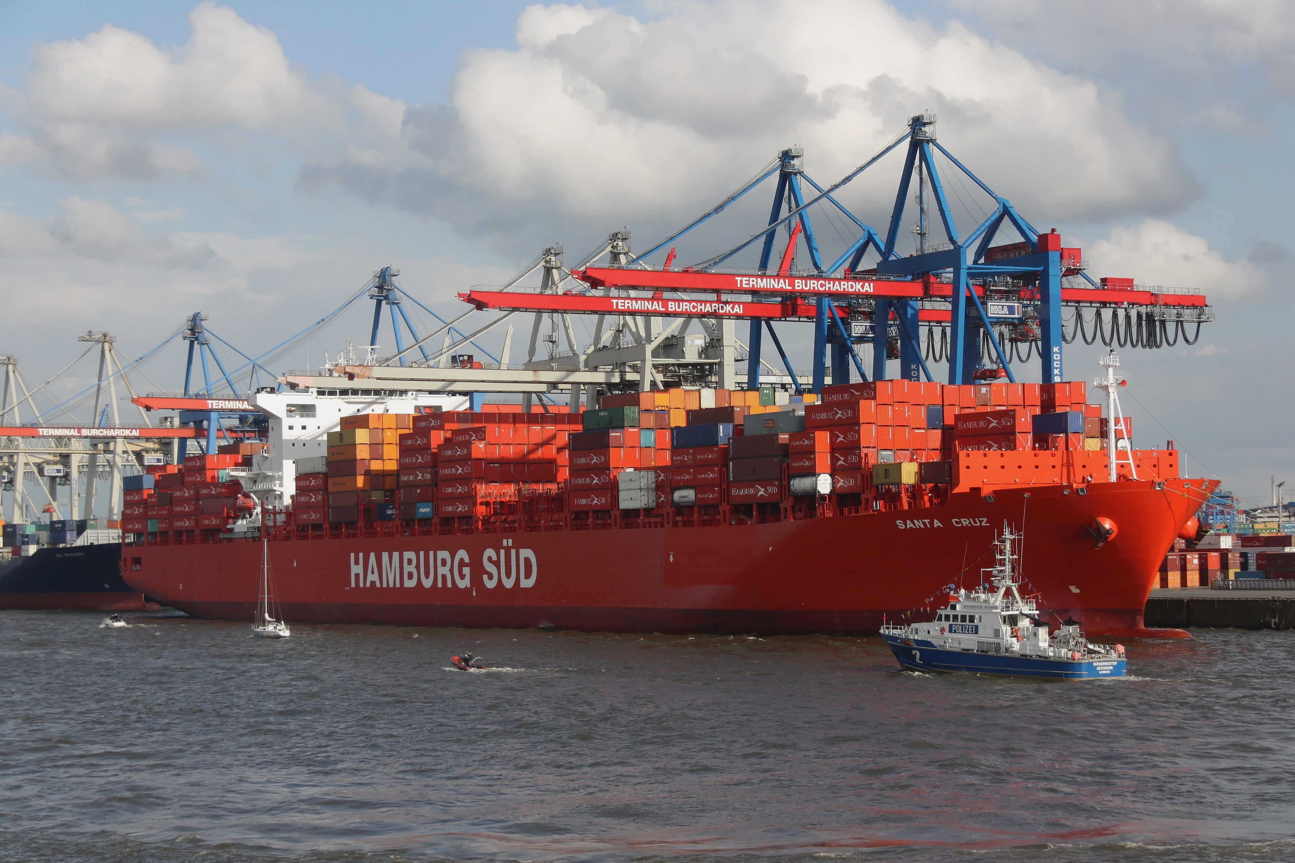 Thames Departure: SANTA CRUZ          