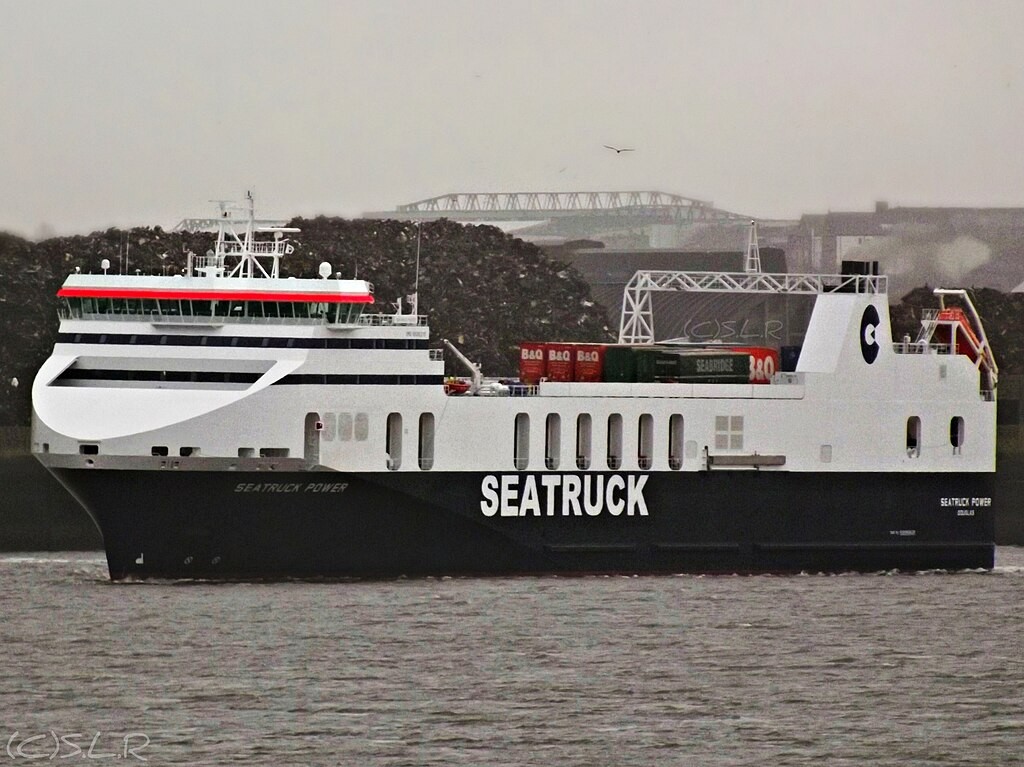  Irish Sea - POWER transiting Irish Sea off Anglesey