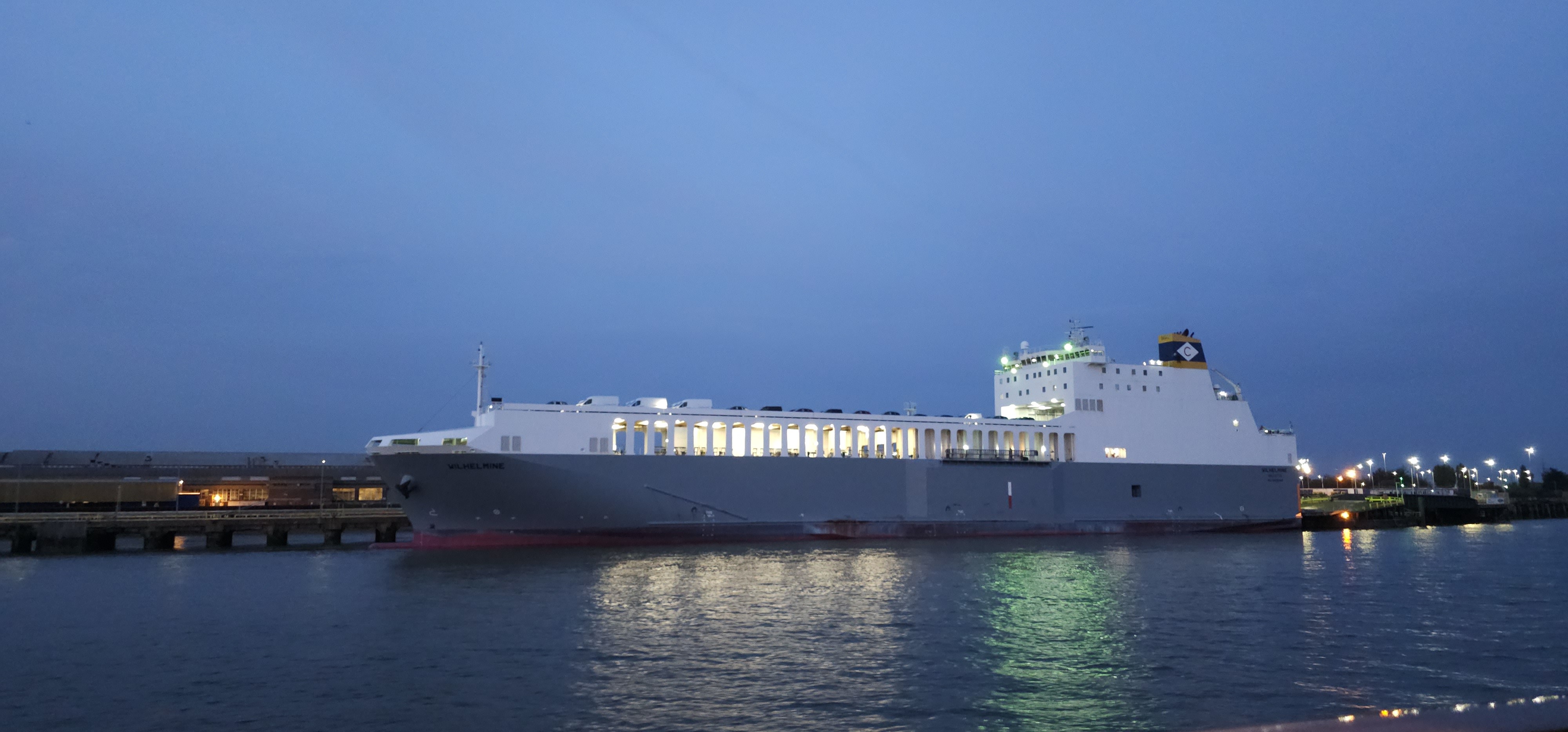 Thames Departure: WILHELMINE          