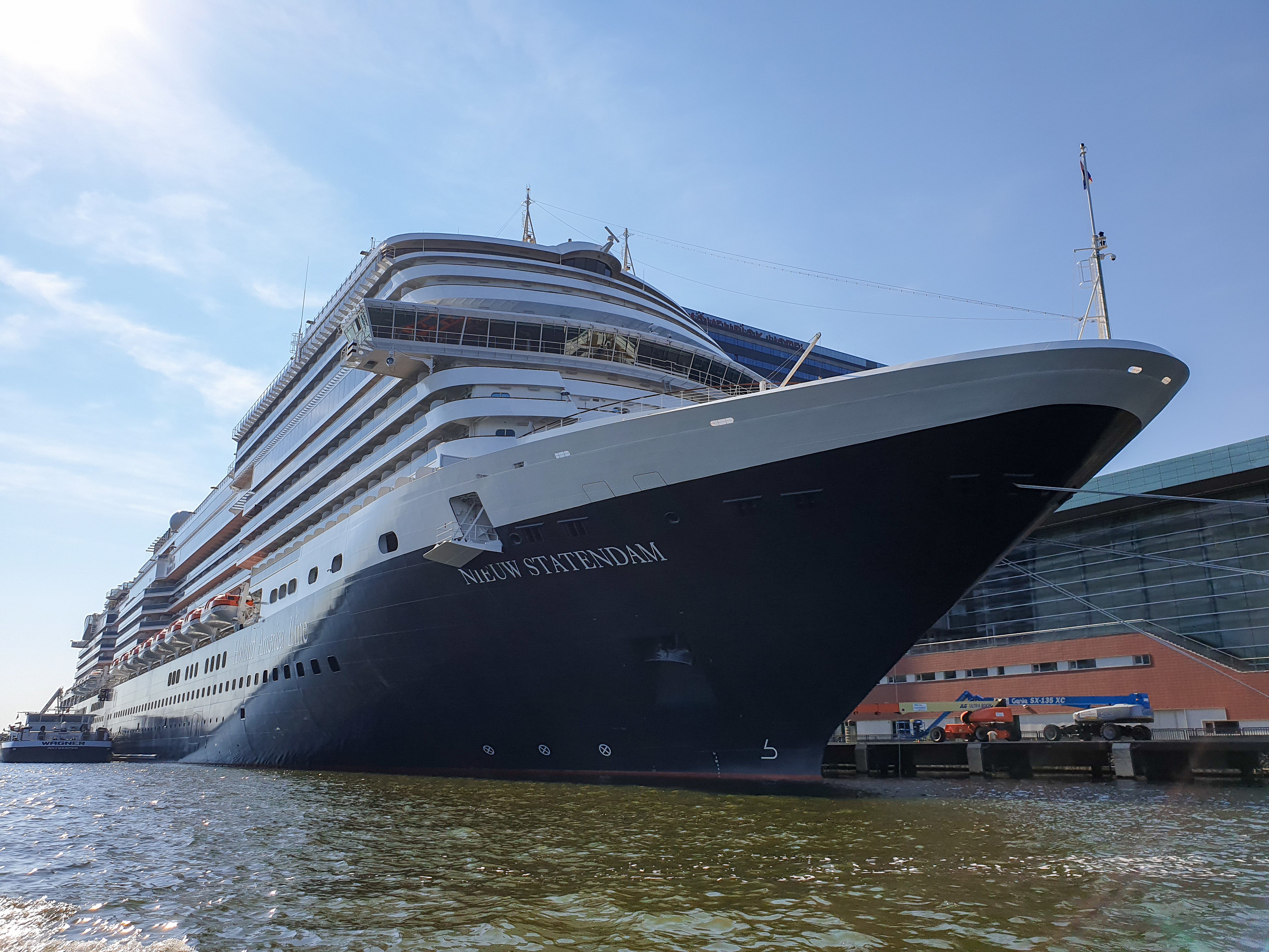 Transit: NIEUW STATENDAM entering English South Coast at The Dover Strait