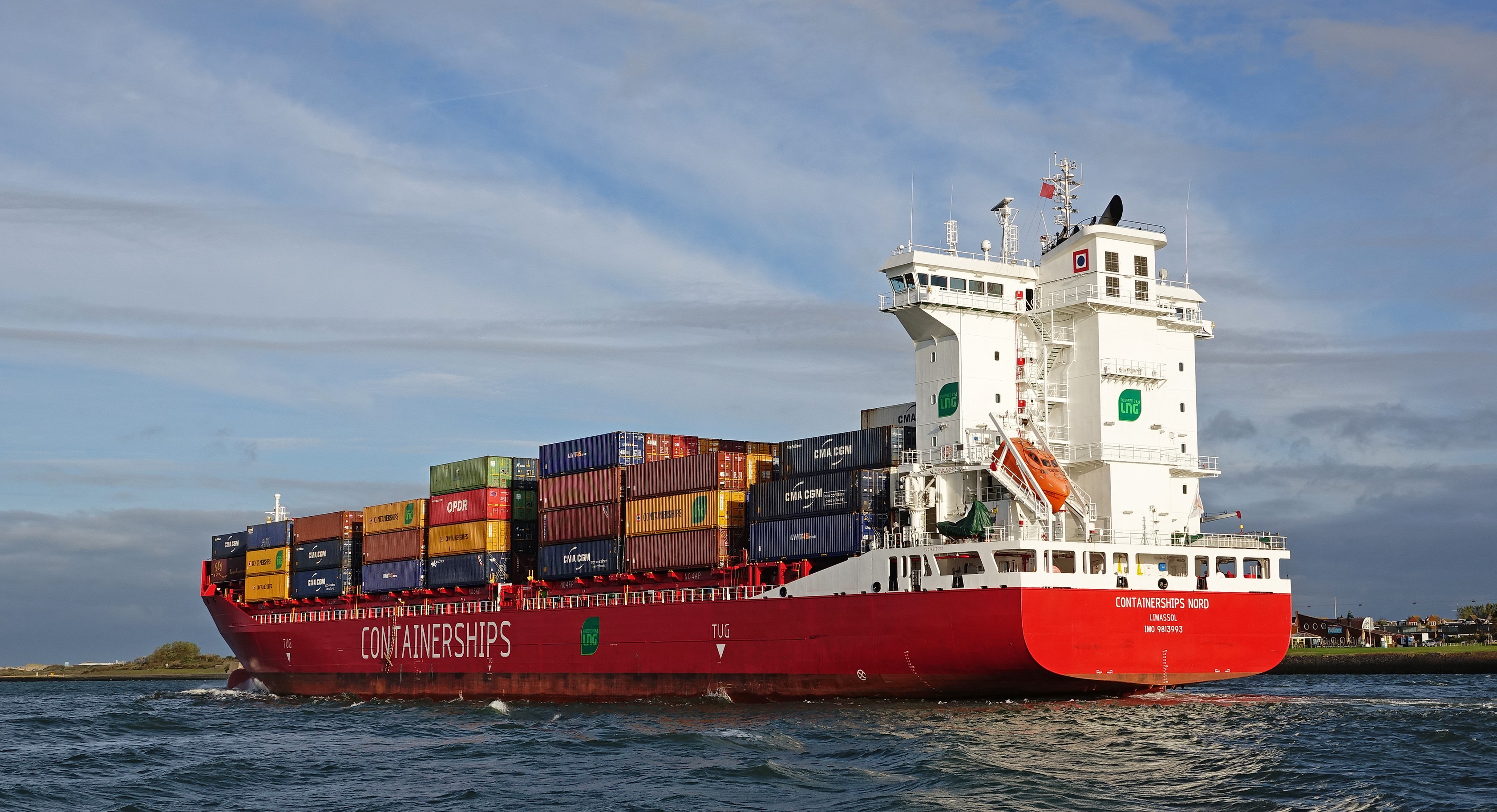 Irish Sea - CONTAINERSHIPS NORD transiting Irish Sea off Dublin
