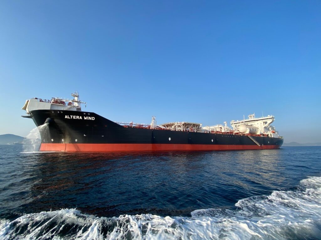 Transit: MARAN WIND           entering English South Coast at The Dover Strait