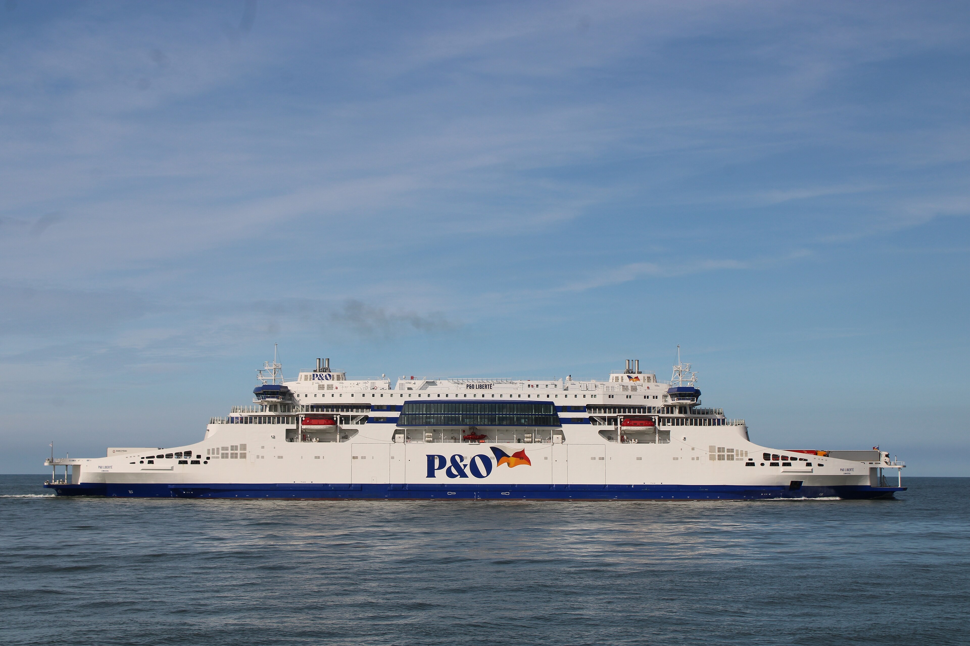 Transit: P&O LIBERTE entering English South Coast at The Dover Strait