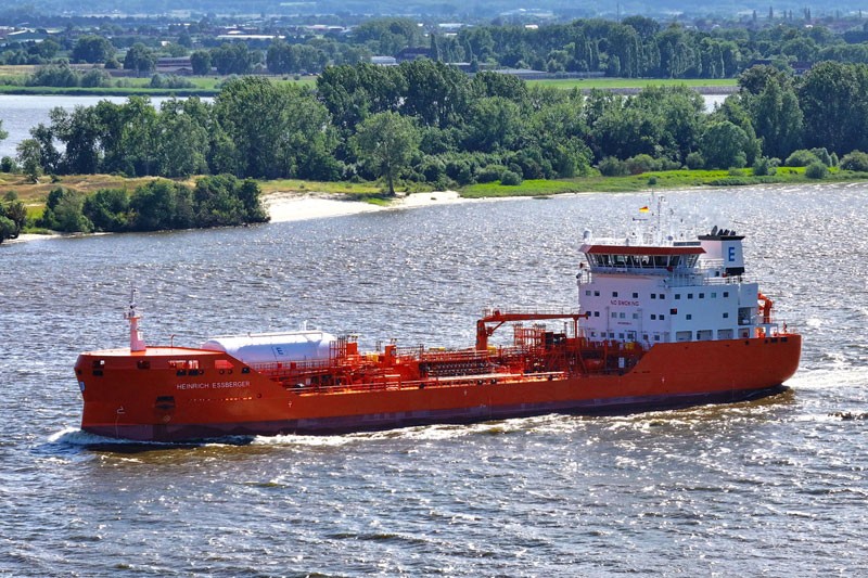 Humber Departure: HEINRICH ESSBERGER  