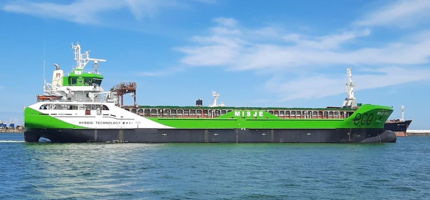 Transit: MISJE ROSE entering English South Coast at The Dover Strait