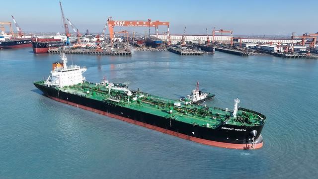 Transit: ASPHALT SONATA       entering English South Coast at The Dover Strait