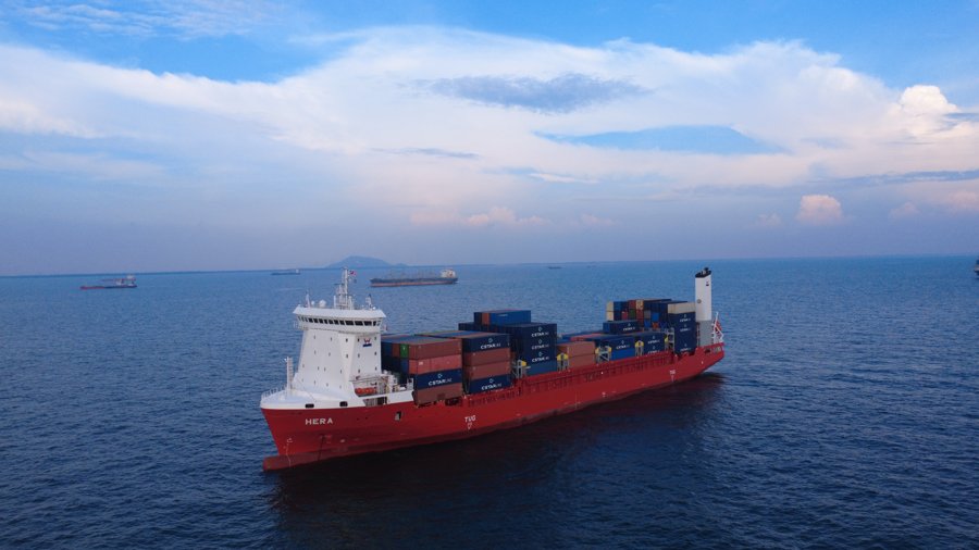 Transit: HERA                 entering English South Coast at The Dover Strait