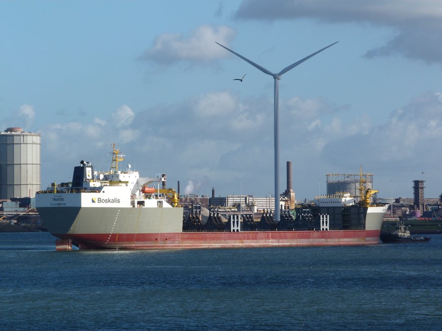 Transit: TRUSTEE              entering English South Coast at The Dover Strait