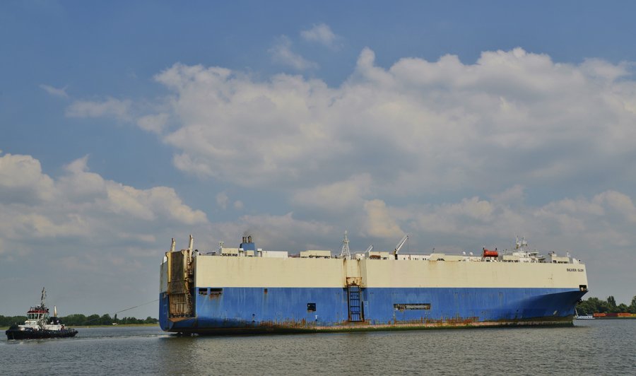 Transit: SILVER GLORY         entering English South Coast at The Dover Strait