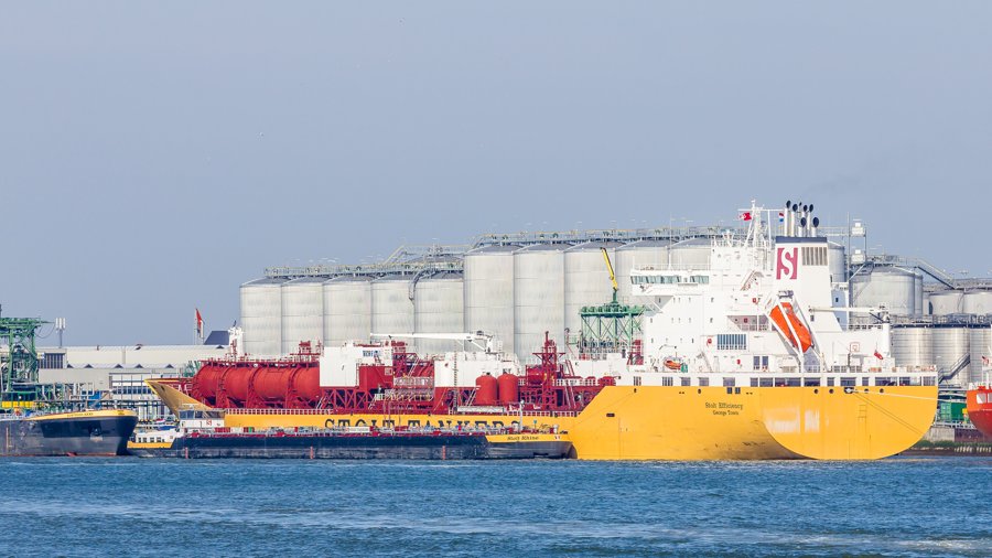 Transit: STOLT EFFICIENCY     entering English South Coast at The Dover Strait