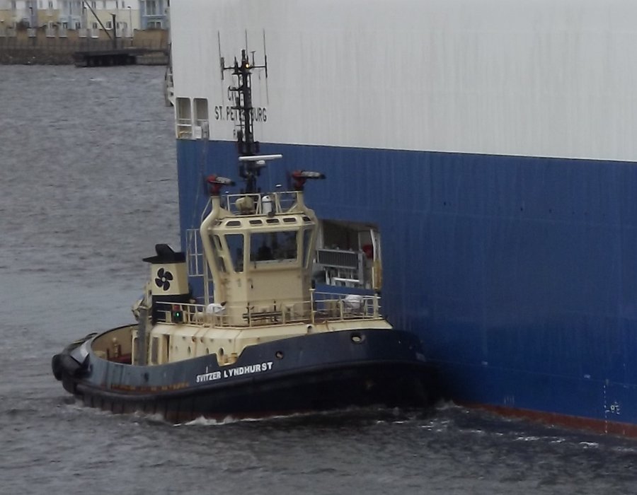  Scottish East Coast - SVITZER LYNDHURST    transiting Aberdeenshire Coast