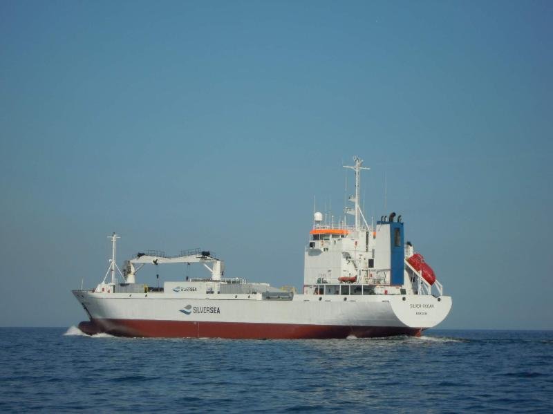  Irish Sea - SILVER BREEZE        transiting Irish Sea West of Man