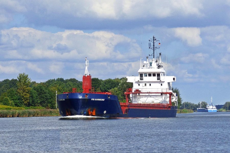 Transit: FRI KARMSUND         entering English South Coast at The Dover Strait