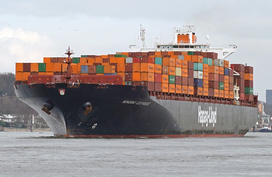Transit: NINGBO EXPRESS entering English South Coast at The Dover Strait