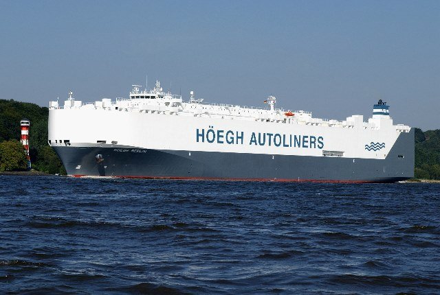 Transit: HOEGH BERLIN         entering English South Coast at The Dover Strait