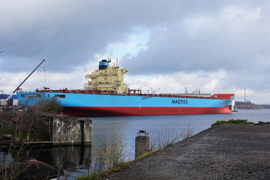 Transit: MAERSK KANSAS entering English South Coast at The Dover Strait