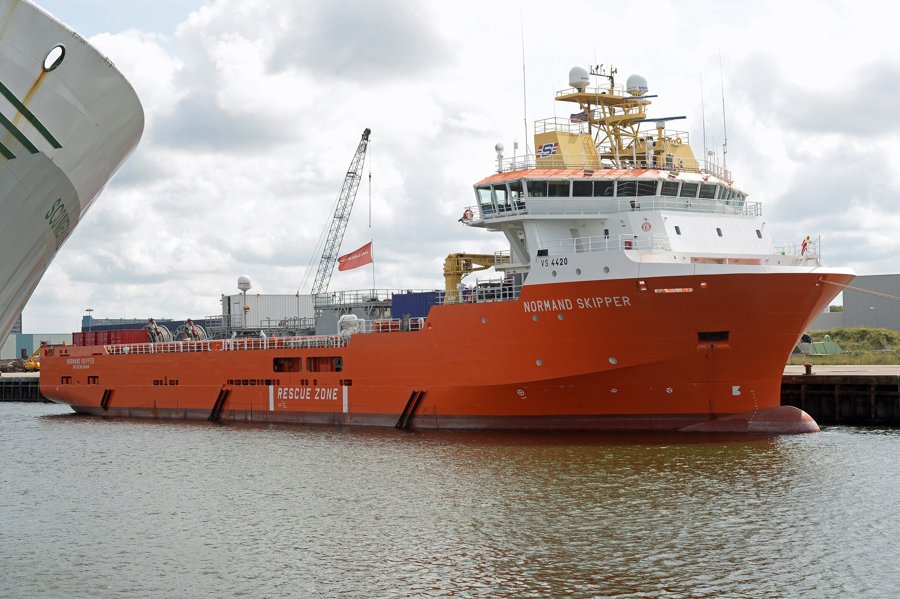 Scottish East Coast - SKIPPER TIDE         transiting Dornoch Firth Coast
