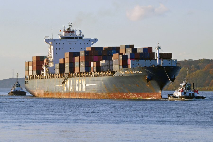Transit: CMA CGM ALCAZAR      entering English South Coast at The Dover Strait