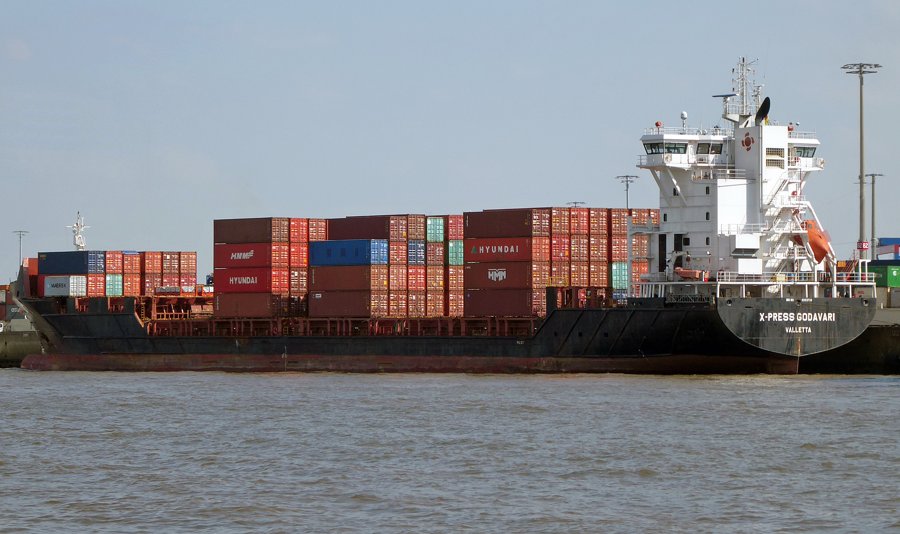 Transit: X-PRESS GODAVARI     entering English South Coast at The Dover Strait