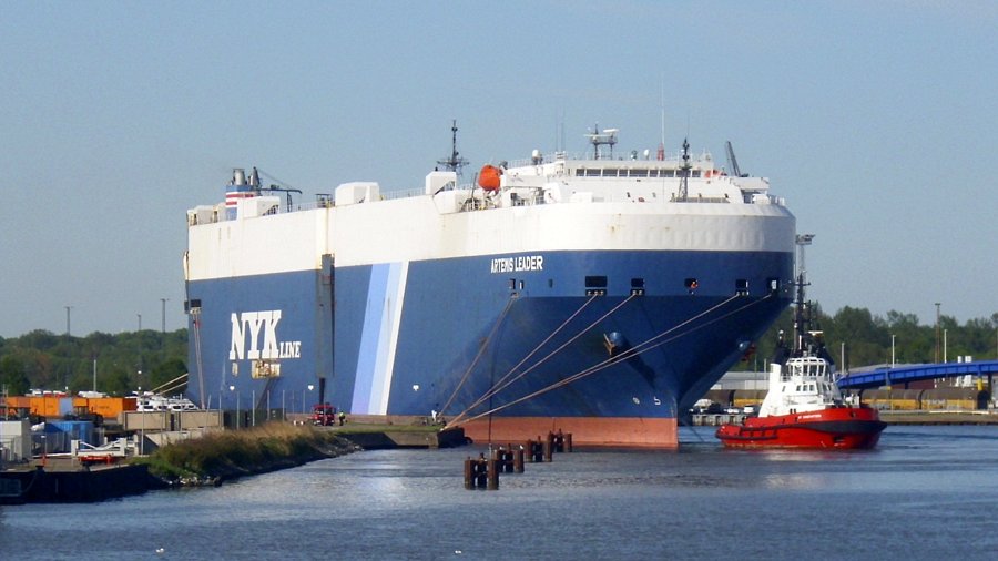 Transit: ARTEMIS LEADER       entering English South Coast at The Dover Strait