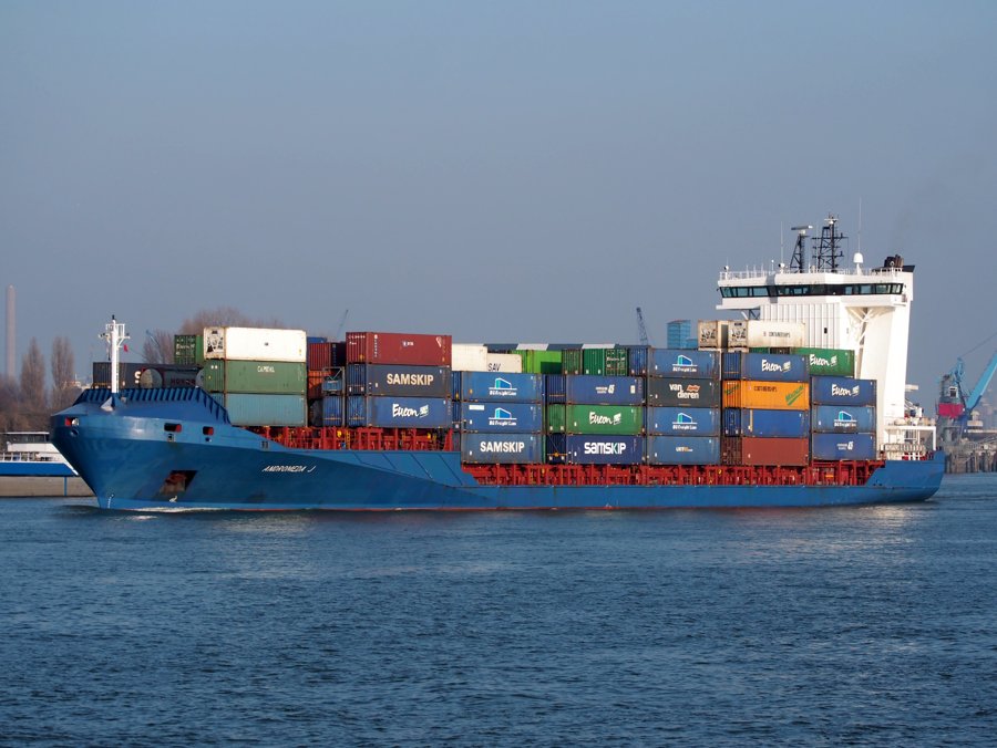 Transit: ANDROMEDA J entering English South Coast at The Dover Strait