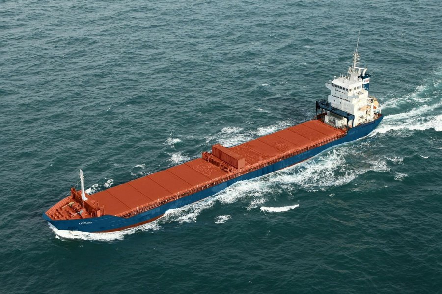  Irish Sea - KAROLIINA            transiting Irish Sea off Anglesey