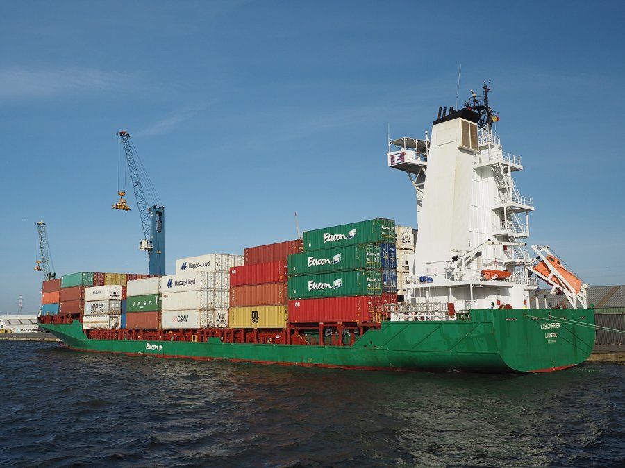 Transit: ELBCARRIER entering English South Coast at The Dover Strait