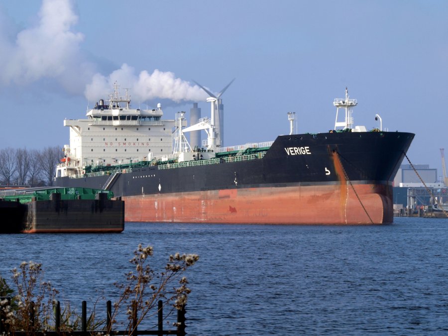  Irish Sea - VERIGE transiting Irish Sea off Anglesey