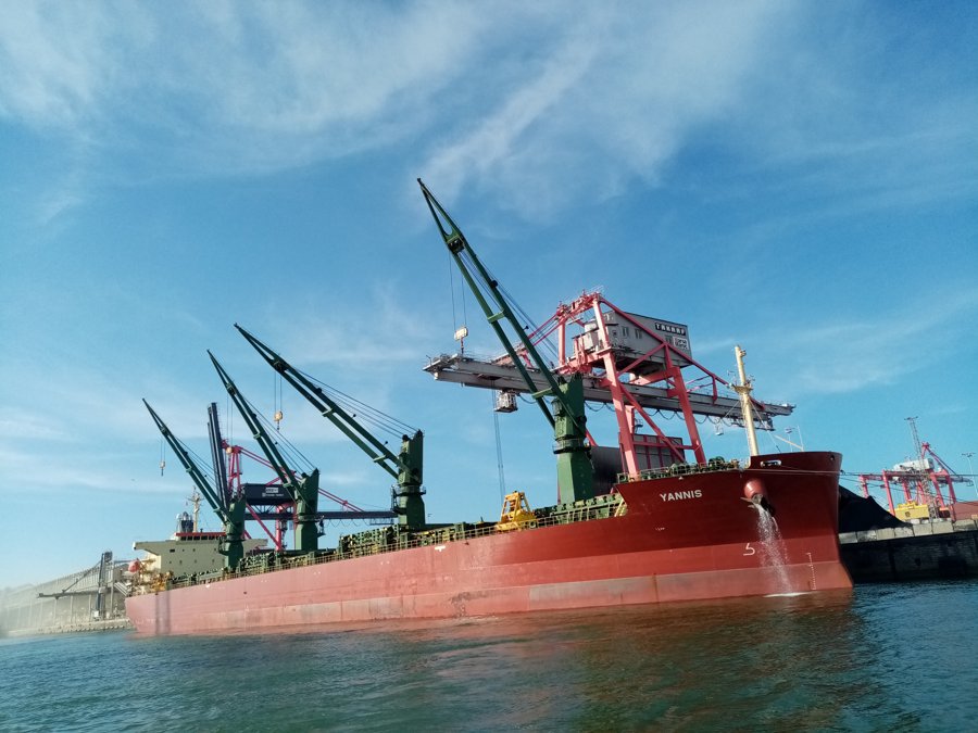 Transit: YANNIS               entering English South Coast at The Dover Strait