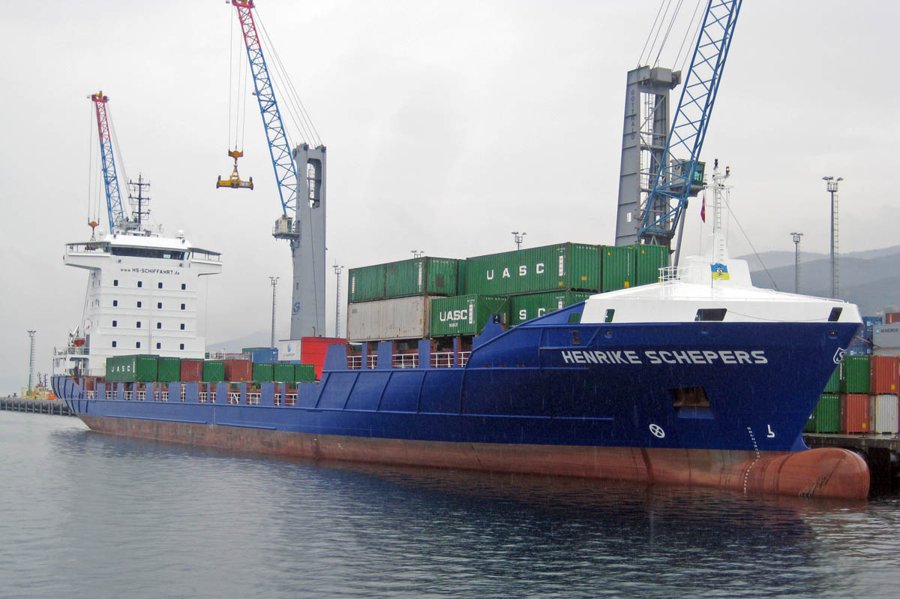 Transit: HENRIKE SCHEPERS     entering English South Coast at The Dover Strait