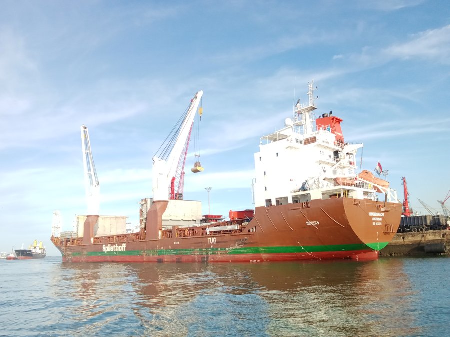 Transit: HUMBERGRACHT         entering English South Coast at The Dover Strait