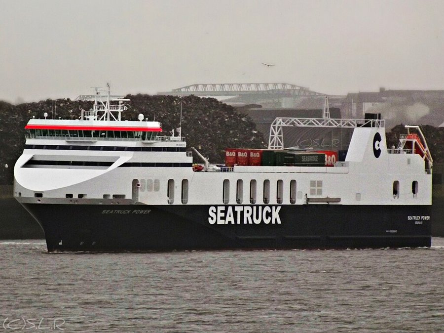  Irish Sea - POWER transiting Irish Sea off Anglesey